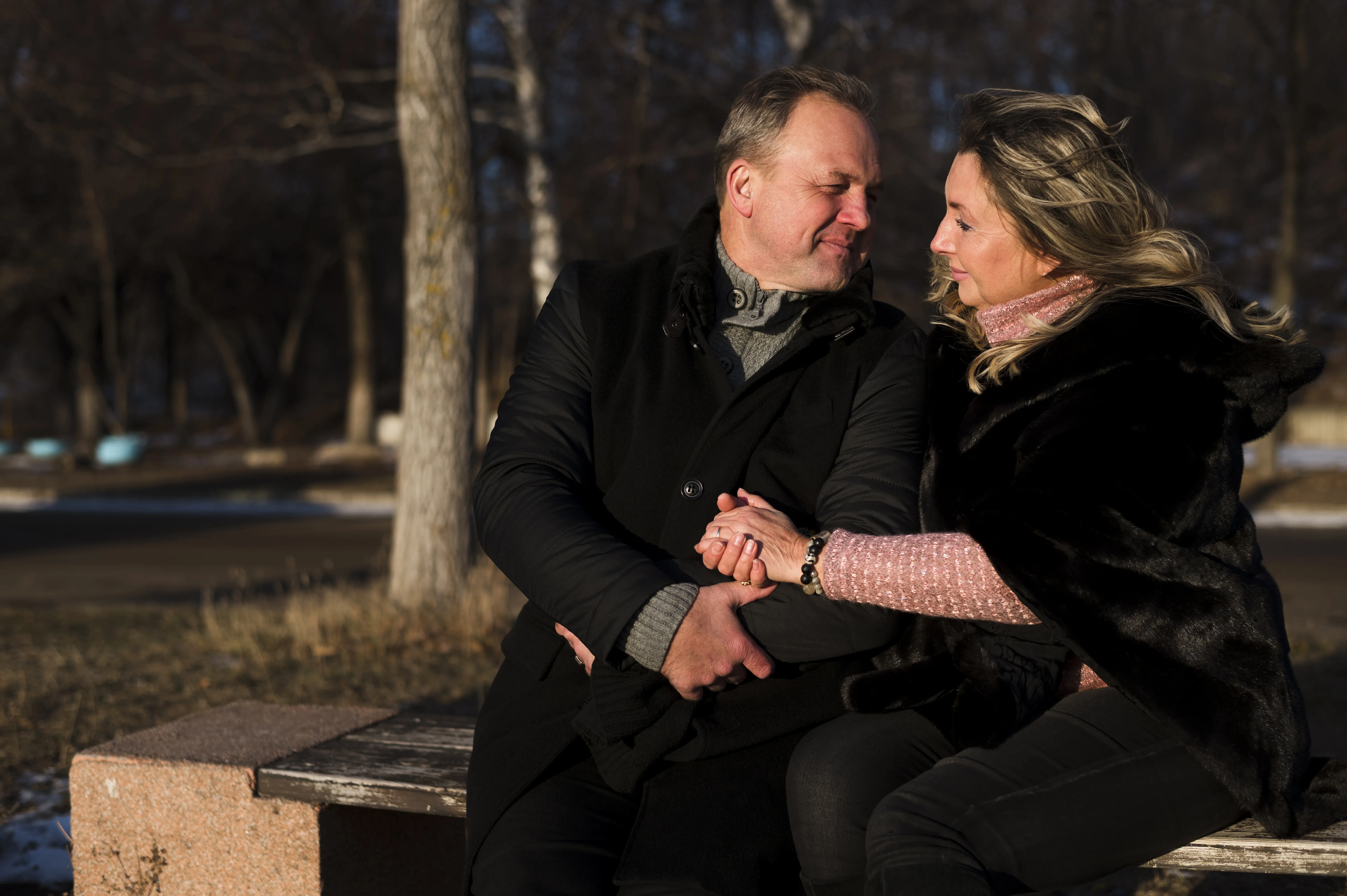 Dating Older Women: Mature Love & Confidence